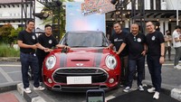 Pada saat yang bersamaan, BSI juga meluncurkan Program Hujan Rezeki BSI Mobile yang menargetkan lebih dari 44 Juta transaksi BSI Mobile dari seluruh Indonesia.