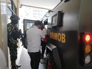 Momen Bharada E hingga Kuat Maruf Tiba di Bareskrim Pakai Rompi Tahanan
