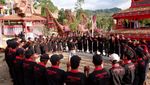 Momen Jenazah Bangsawan Toraja Diarak Keliling Kampung