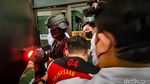 Momen Kuat Maruf dkk Dikawal Brimob Tiba di Mabes Polri