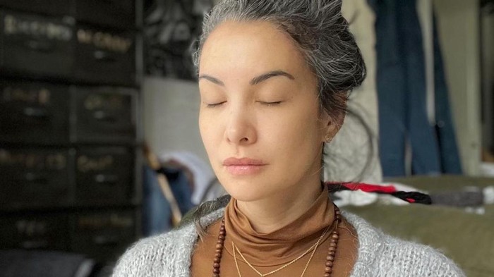 Nadya Hutagalung Terbiasa Meditasi buat Tenangkan Pikiran, Begini Potretnya