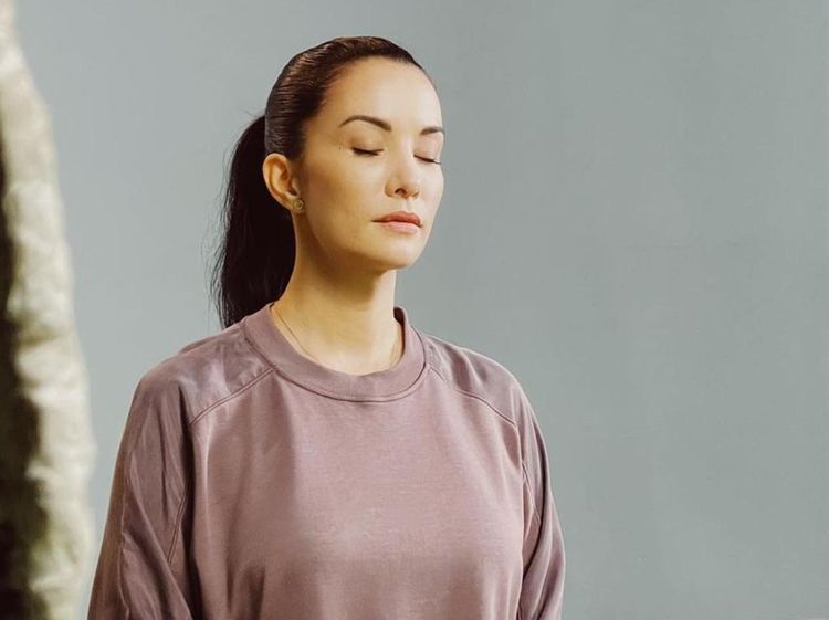 Nadya Hutagalung Terbiasa Meditasi buat Tenangkan Pikiran, Begini Potretnya