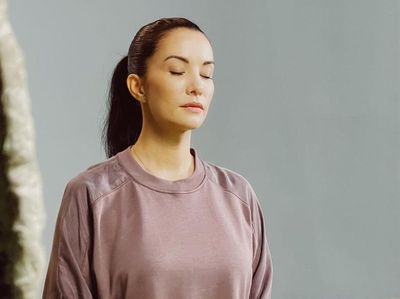 Nadya Hutagalung Terbiasa Meditasi buat Tenangkan Pikiran, Begini Potretnya