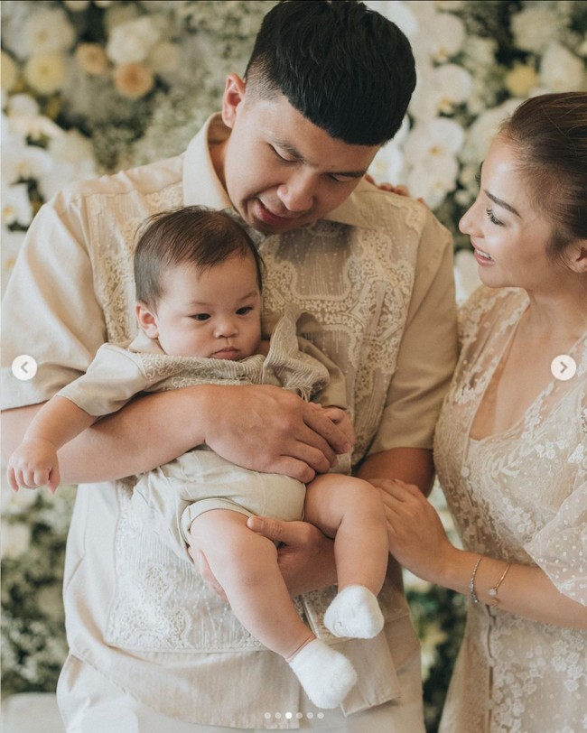 Penampilan anak Nikita Willy, baby Izz pun cukup mencuri atensi. Tak sedikit yang menyebut baby Izz terlihat tampan sekaligus menggemaskan. Foto: Instagram/@nikitawillyofficial94