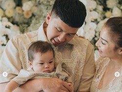 8 Momen Aqiqah Anak Nikita Willy, Paras Imut Baby Izz Jadi Sorotan