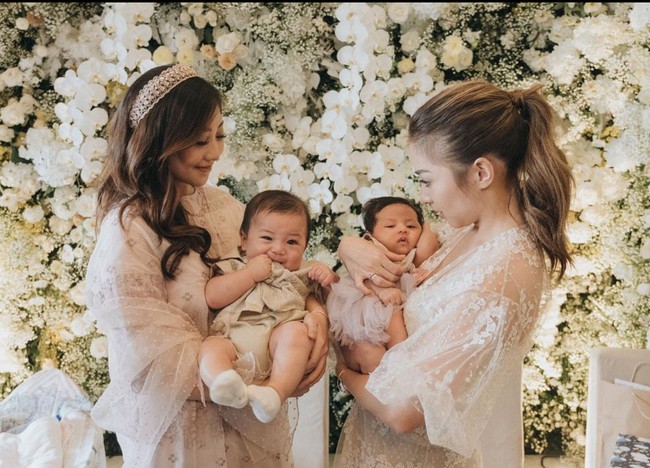 Beberapa waktu lalu Nikita Willy dan sang suami, Indra Priawan menggelar acara aqiqah untuk anak pertama mereka, Issa Xander Djokosoetono. Acara tersebut digelar bersamaan dengan syukuran anak adik Nikita, Winona Willy. Foto: Instagram/@nikitawillyofficial94