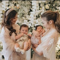 Beberapa waktu lalu Nikita Willy dan sang suami, Indra Priawan menggelar acara aqiqah untuk anak pertama mereka, Issa Xander Djokosoetono. Acara tersebut digelar bersamaan dengan syukuran anak adik Nikita, Winona Willy. Foto: Instagram/@nikitawillyofficial94
