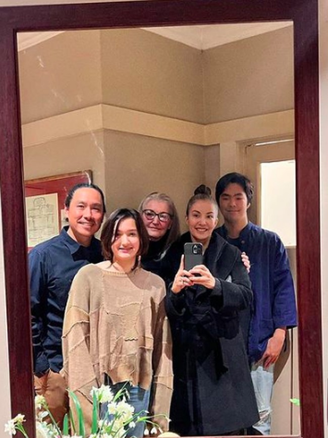 Nadya Hutagalung memiliki tiga anak: Tyrone, Fynn, dan anak ketiganya bernama Nyla yang merupakan putri satu-satunya. Namun belakangan, Nyla tidak lagi dipanggil dengan nama aslinya, melainkan Alex. Foto: dok. Instagram/Nadya Hutagalung