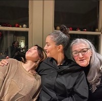 Seorang netizen pun penasaran, mengapa mantan VJ MTV memanggil putrinya Alex. “Aku berharap kamu tidak berkeberatan aku menanyakan ini. Adalah alasan mengapa kamu memilih memanggilnya Alex? Hanya penasaran,” tanya netizen dalam bahasa Inggris. Foto: dok. Instagram/Nadya Hutagalung