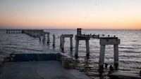 Pemandangan Dermaga Myers Fishing Pier usai dihantam Badai Ian.
