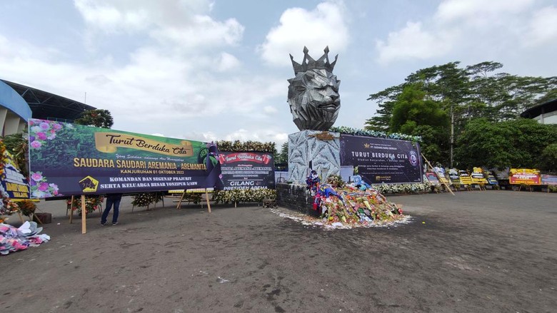 Patung Singa Stadion Kanjuruhan Patung Singa Stadion Kanjuruhan