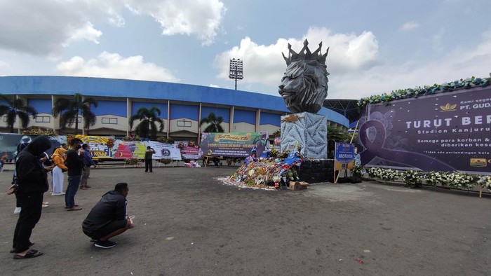 Patung Singa Stadion Kanjuruhan