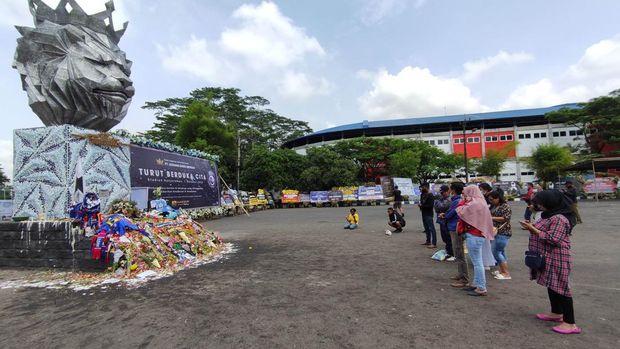 Patung Singa Stadion Kanjuruhan