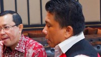 Setelah mengenakan rompi tahanan kejaksaan setelah pelimpahan perkara Ferdy Sambo dkk di Kejagung. Foto: Dok. Kejagung