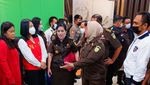 Momen Istri Ferdy Sambo Diserahkan ke Kejaksaan Agung
