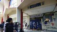 Sampai saat ini suara-suara Usut Tuntas Tragedi Kanjuruhan masih riuh didengungkan para pencari keadilan, meski saksi bisu tragedi itu, Stadion Kanjuruhan bakal dirobohkan untuk proses renovasi. AP/Achmad Ibrahim  
