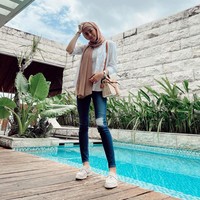 Pada Oktober 2022, beberapa unggahan foto Olla Ramlan di Instagram menuai kritikan netizen. Dia dinilai terlalu kurus, terutama pada penampilan kedua kakinya. Ibu dua anak ini memang menjalani diet yang membuat berat badannya turun hingga 12 kg. Foto: Instagram: @ollaramlan