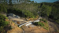 Pemerintah pusat melalui Badan Otorita IKN terus meningkatkan intensitas pembangunan di wilayah IKN antara lain dengan pematangan lahan, pembangunan jalan akses logistik, intake air minum hingga persemaian pohon.