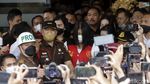 Penampakan Ferdy Sambo Cs Usai Diserahkan ke Jaksa