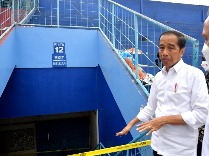 Presiden Jokowi meninjau Stadion Kanjuruhan, Malang
