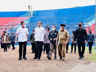 Potret Jokowi di Stadion Kanjuruhan, Soroti Pintu hingga Tangga