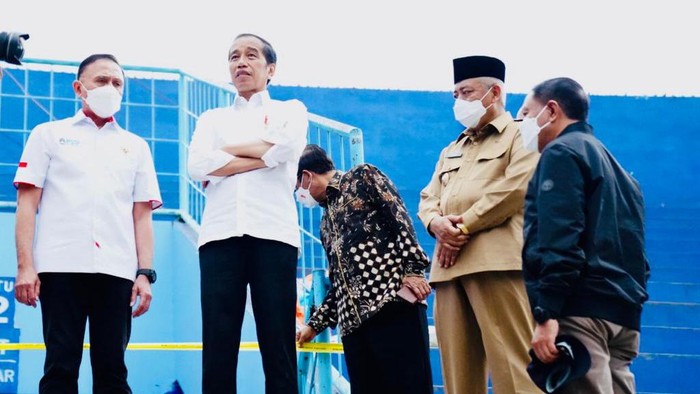 Presiden Jokowi tinjau Stadion Kanjuruhan, Malang