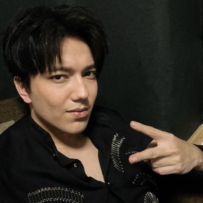 5. Dimash KudaibergenSeorang penyanyi asal Kazakhstan juga masuk daftar. Dalam polling yang menerima lebih dari 2 juta suara, ia dipilih 100 ribuan kali.Foto: Instagram