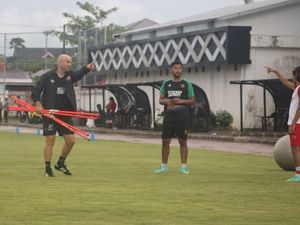Pelatih PSM Makassar Bernardo Tetap Fokus Latih Tim Meski Liga 1 Belum Jelas