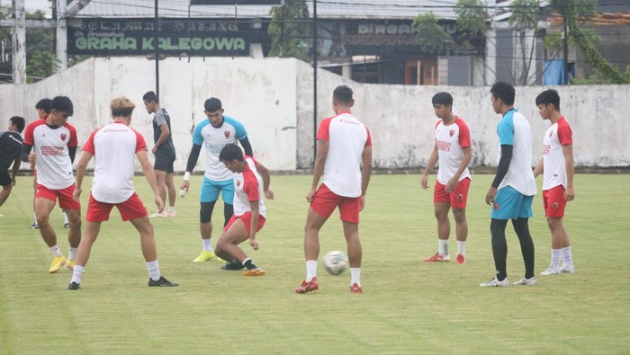 PSM Makassar kembali memulai latihan di Stadion Kalegowa  pasca tragedi Kanjuruhan