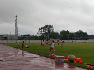 Pemain PSM Kenakan Pita Hitam saat Latihan Mengenang Tragedi Kanjuruhan