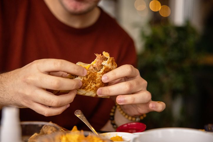 Adolescente muere tras comer burritos