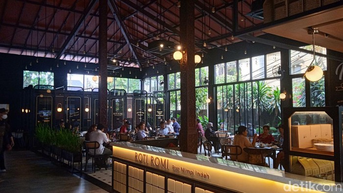 Roti Romi: Lembutnya Roti Jadul dan Kopi Sanger yang Bikin Mimpi Indah
