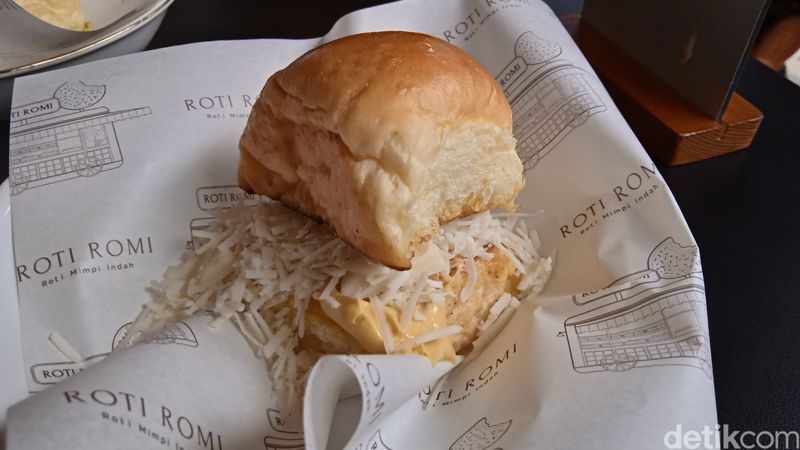 Roti Romi: Lembutnya Roti Jadul dan Kopi Sanger yang Bikin Mimpi Indah