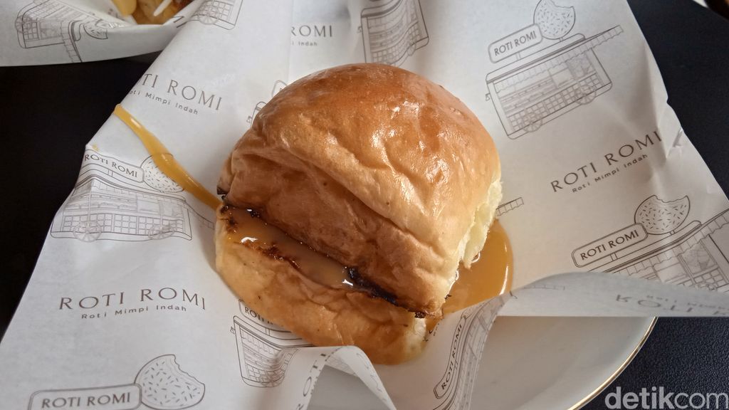 Roti Romi: Lembutnya Roti Jadul dan Kopi Sanger yang Bikin Mimpi Indah
