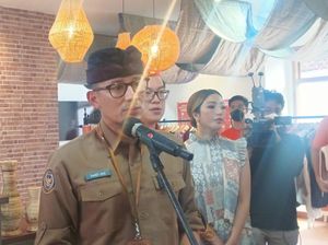 Sandiaga Minta Retribusi Pantai Kuta Ditunda 3 Tahun