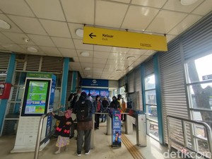 Kurangi Antrean di Halte TransJ, Dishub DKI Siapkan Mesin Tap Mobile