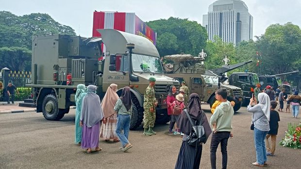 Suasana pameran alutsista TNI di depan Istana Merdeka, Jakarta Pusat, Rabu (5/10/2022).