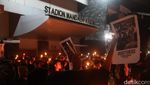 Suasana Haru Ribuan Suporter Jateng-DIY Doakan Korban Tragedi Kanjuruhan