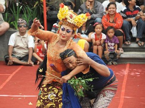 Gerakan-gerakan Erotis yang Dilarang di Tari Joged Bumbung Khas Bali