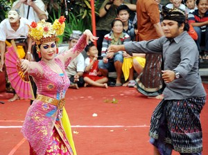 Beragam Gerakan Erotis yang Dilarang Saat Pementasan Tari Joged Bumbung