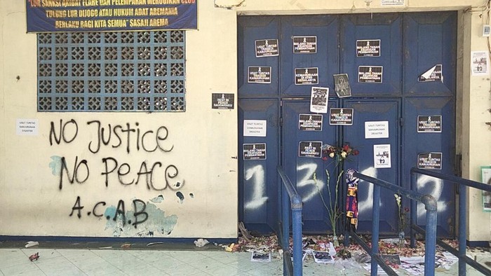Vandalisme di Stadion Kanjuruhan Kota Malang usai tragedi 131 orang tewas