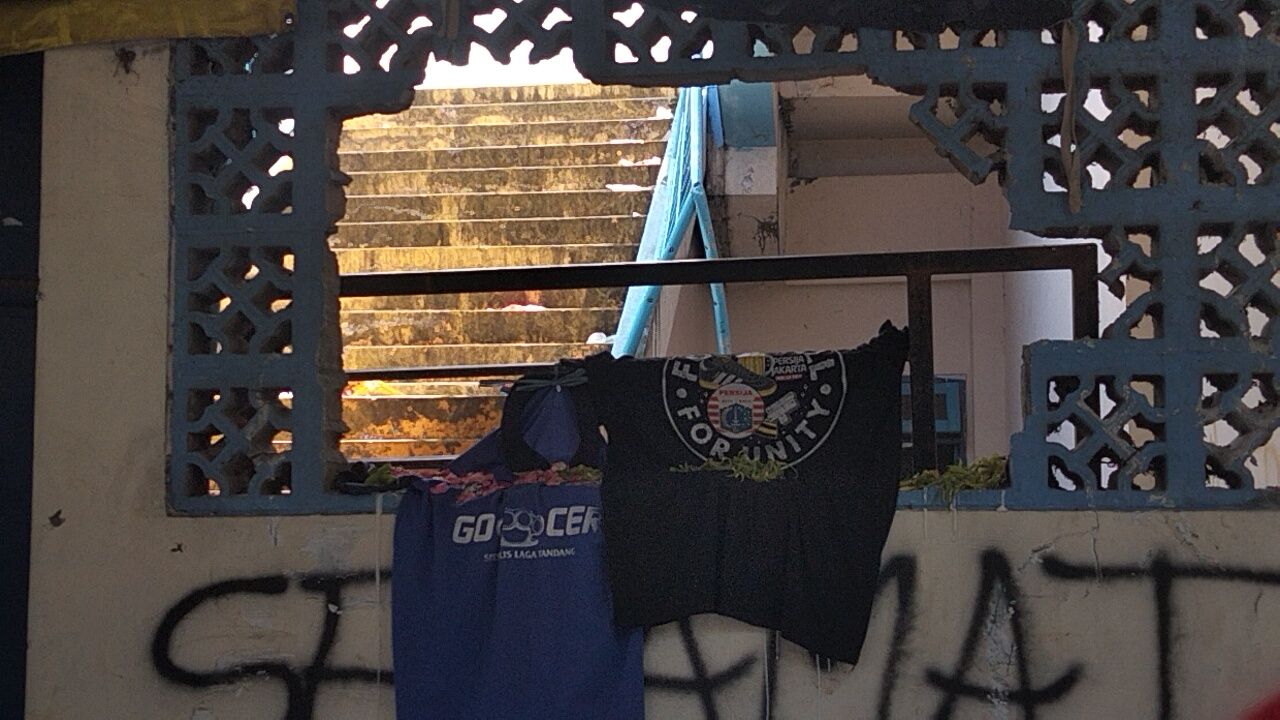 Vandalisme di Stadion Kanjuruhan Kota Malang usai tragedi 131 orang tewas
