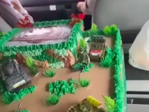Polda Papua Barat Pastikan Kue Dijilat Oknum Polisi Tak Diberikan ke TNI