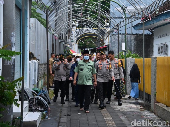 Wali Kota Pasuruan Gus Ipul saat meninjau persiapan Haul KH Abdul Hamid