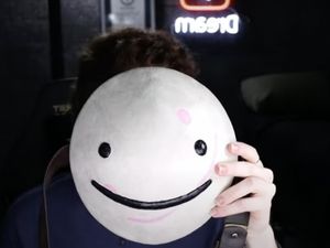 YouTuber Tenar Akhirnya Tampakkan Wajahnya, Ditonton 30 Juta Kali