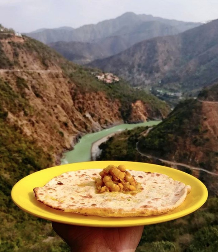 10 Foto Piring Kuning dengan Aneka Makanan Enak di Berbagai Negara yang Keren!