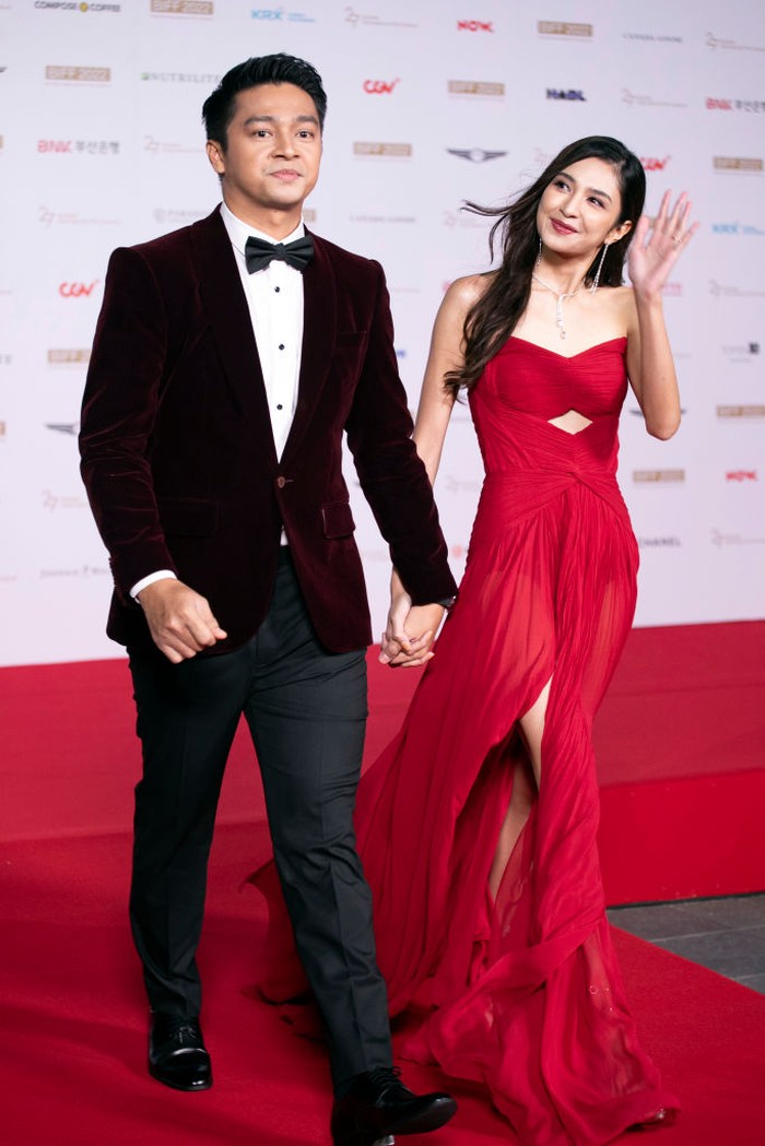 1430730389 BUSAN, SOUTH KOREA - OCTOBER 05: Deva Mahenra and Mikha Tambayong walk on the red carpet at the opening ceremony during the 27th Busan International Film Festival at Busan Cinema Center on October 05, 2022 in Busan, South Korea. (Photo by Woohae Cho/Getty Images)
