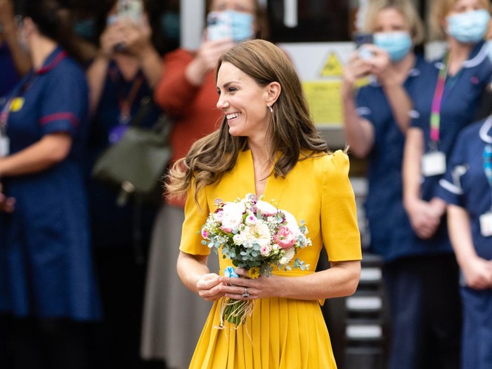 GUILDFORD, ENGLAND - OCTOBER 05: Catherine, Princess of Wales visits the Royal Surrey County Hospitals Maternity Unit at Royal Surrey County Hospital on October 05, 2022 in Guildford, England. (Photo by Samir Hussein/WireImage)