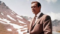 Sean Connery melanjutkan perannya sebagai James Bond ke film selanjutnya yakni Goldfinger. (Foto: Getty Images/Donaldson Collection)