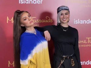 Momen Agnez Mo Pose Bareng Patung Lilinnya di Madame Tussauds